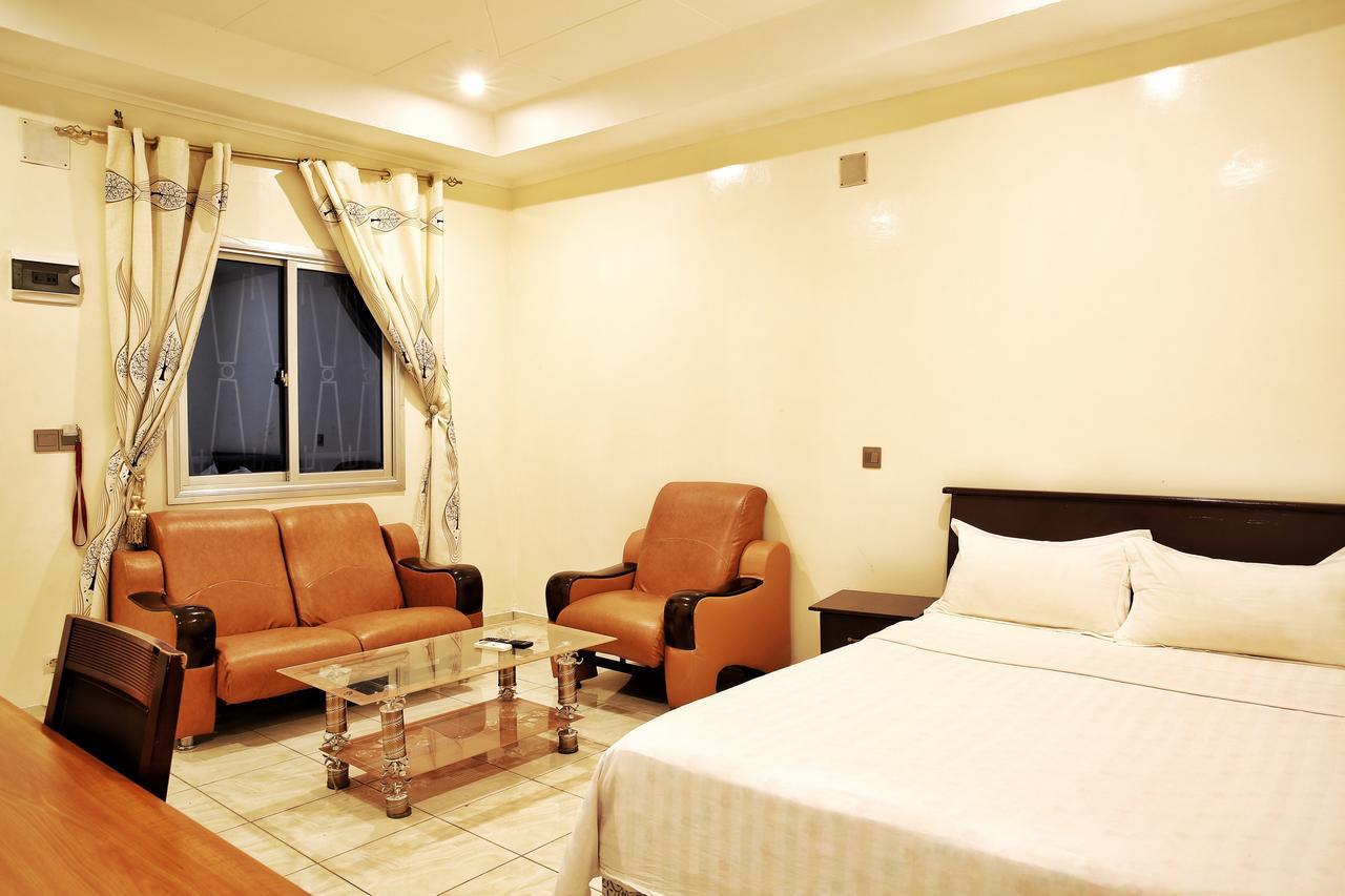 Shanghai Hotel NʼDjamena Εξωτερικό φωτογραφία